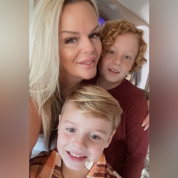 Meet your Posher, Kelly - Picture 2 of 3